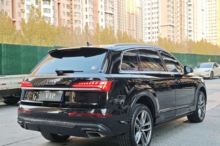 奥迪Q7 2024款 45 TFSI quattro S line运动型车身外观6004