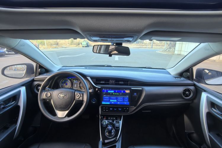 丰田 卡罗拉 2017款 改款双擎 1.8L E-CVT领先版中控内饰7002