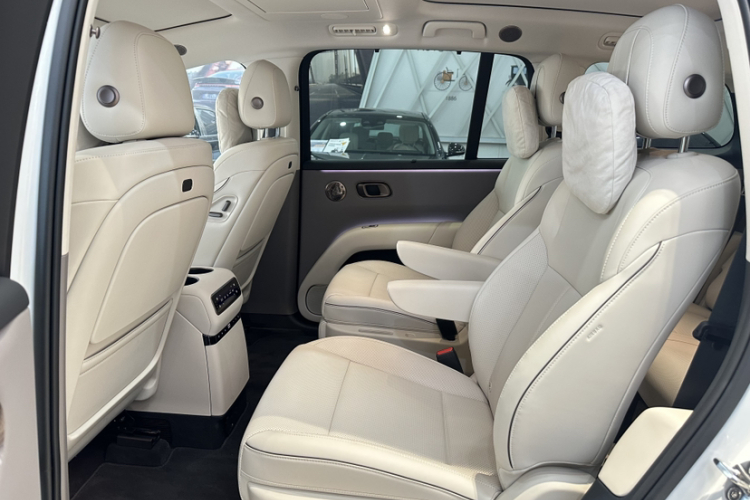 理想汽车 理想i8 2025款 标准版中控内饰7012