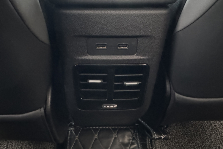 小鹏G3 2020款 520i 智享版中控内饰7013