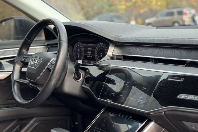 奥迪A8 2019款 A8L 50 TFSI quattro 舒适型中控内饰7002