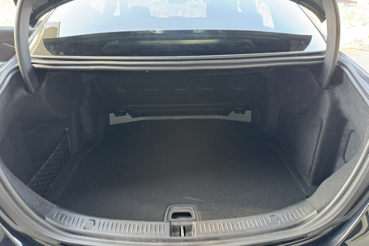 奔驰E级 2019款 改款 E 300 L 运动豪华型局部细节23