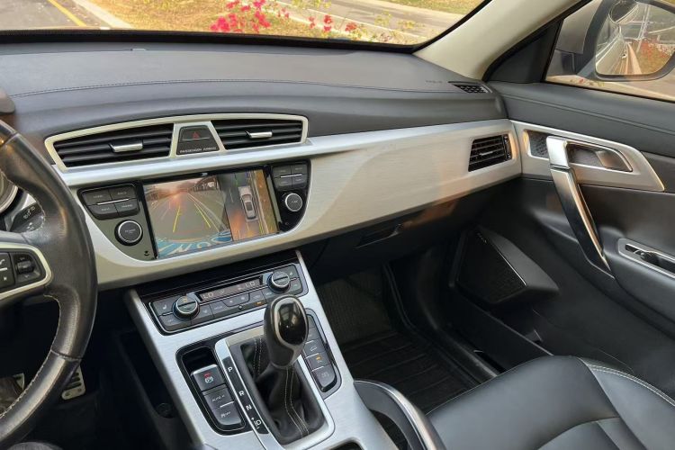 吉利汽车 博越 2016款 1.8TD 自动四驱智慧型中控内饰7009