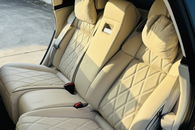 鸿蒙智行 享界S9 2025款 增程 Ultra车身外观6002