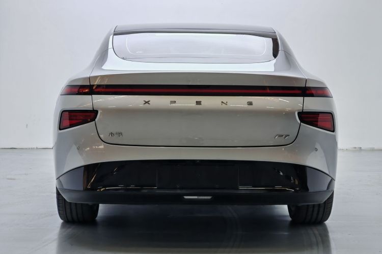 小鹏P7 2022款 670E+车身外观6003