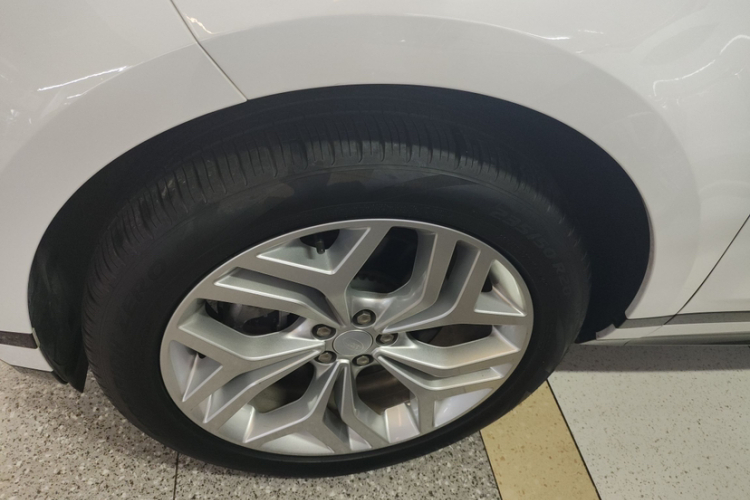 路虎 揽胜极光 2023款 极光L 200PS 精英版车身外观6007