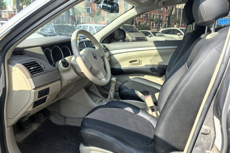 日产 轩逸 2012款 经典 1.6XE 手动舒适版中控内饰7013