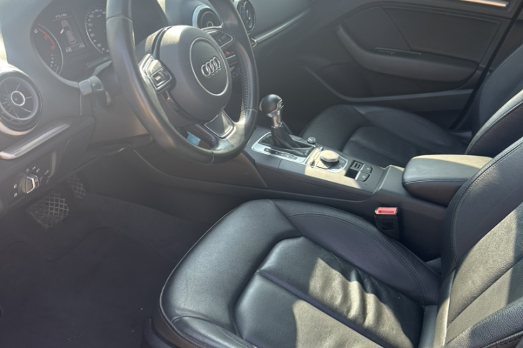 奥迪A3 2016款 Sportback 35 TFSI 风尚型中控内饰7001