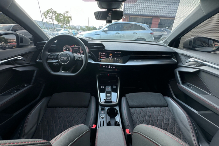 奥迪A3 2024款 Sportback 35 TFSI 豪华运动型中控内饰7010