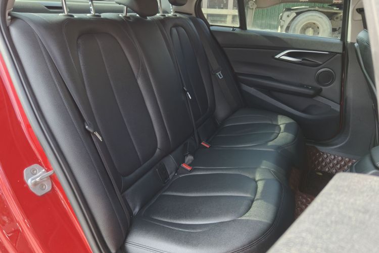 宝马1系 2018款 118i 运动型中控内饰7010