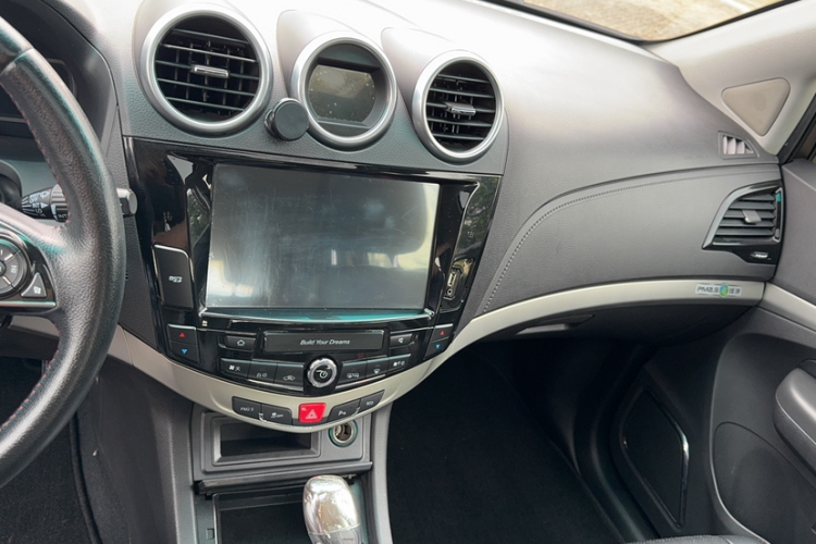 比亚迪S7 2015款 2.0T 自动尊贵型中控内饰7003