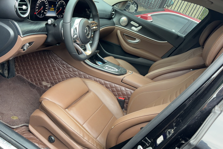 奔驰E级 2019款 E 200 L 运动型局部细节19