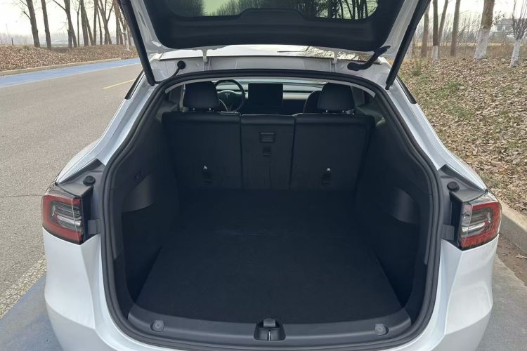特斯拉 Model Y 2022款 后轮驱动版局部细节23