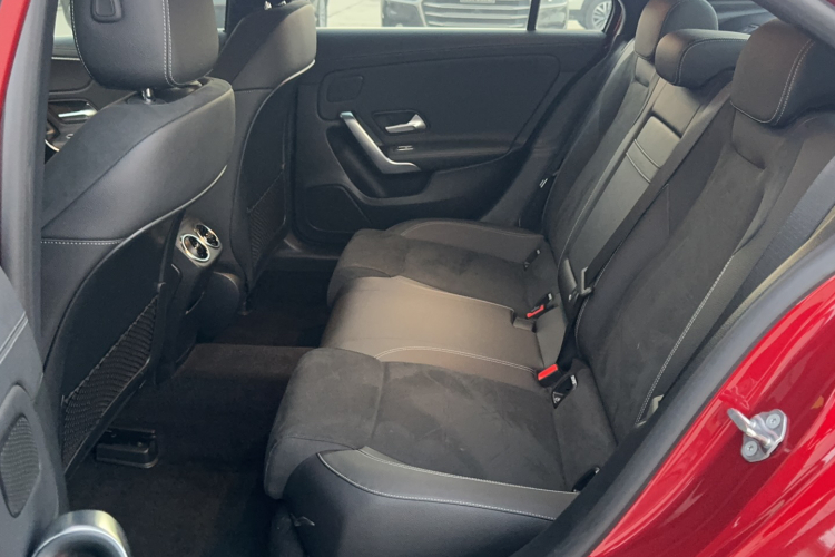 奔驰A级 2019款 A 180 L 运动轿车中控内饰7002