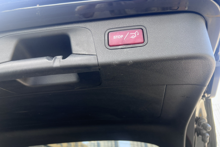 奔驰GLC 2020款 GLC 260 L 4MATIC 豪华型中控内饰7006