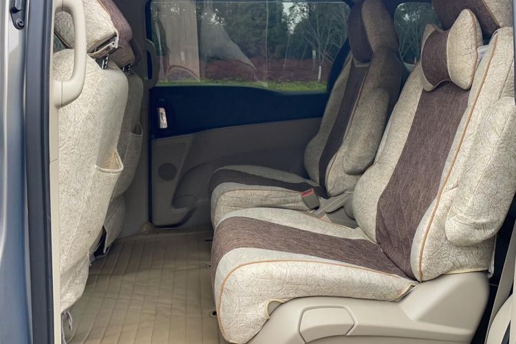 别克GL8 2017款 25S 舒适型 国V中控内饰7003