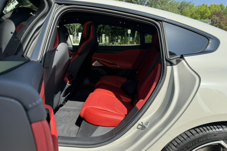 小米汽车 小米SU7 2024款 后驱超长续航高阶智驾Pro版中控内饰7006