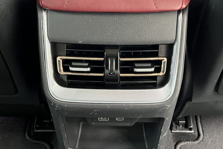 红旗H5 2024款 2.0T 自动智联旗畅版中控内饰7015