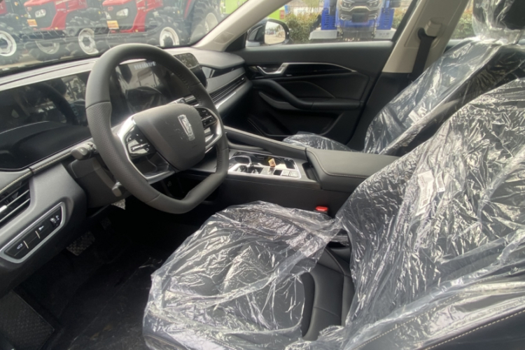 奔腾B70 2025款 龙耀版  1.5T 乐享定制型中控内饰7001