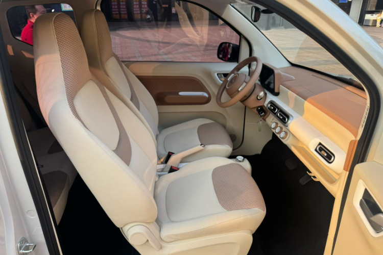 五菱汽车 宏光MINIEV 2024款 第三代 215km 青春版中控内饰7002