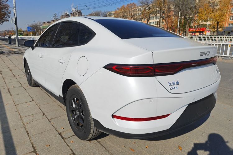 比亚迪 秦PLUS 2025款 DM-i 智驾版 55KM领先型车身外观6006