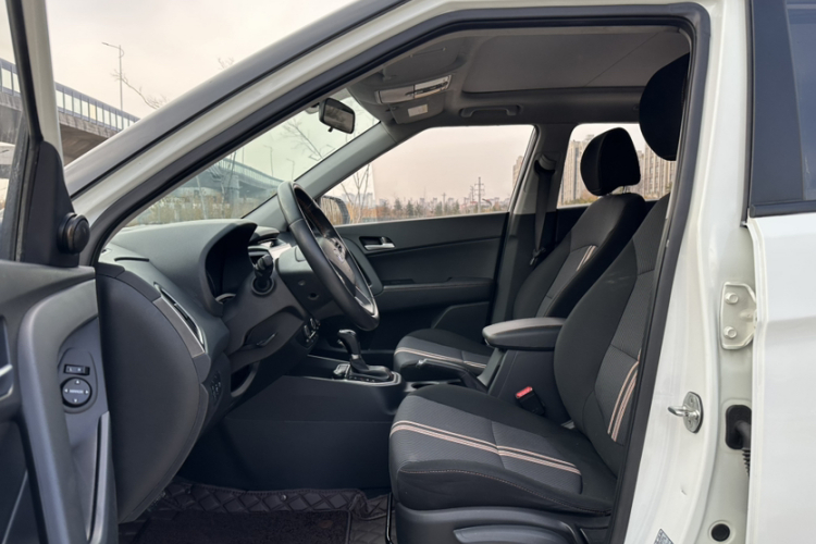 北京现代ix25 2016款 1.6T 双离合两驱智能型GLS中控内饰7001