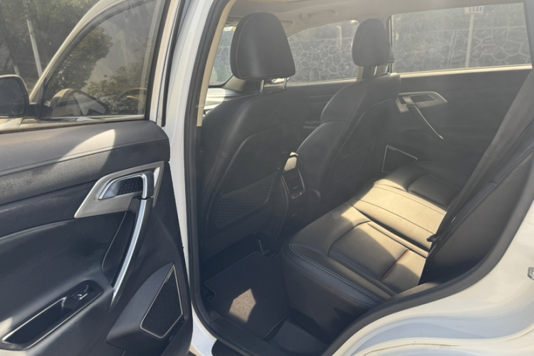 吉利汽车 博越 2018款 1.8TD 自动两驱智雅型车身外观6007