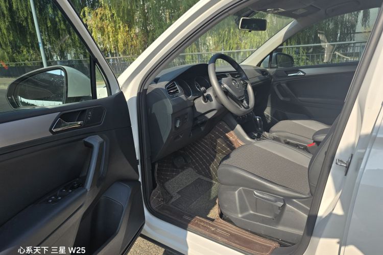 大众 途观L 2019款 330TSI 自动两驱风尚版 国VI中控内饰7002