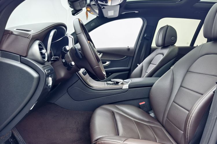 奔驰GLC 2017款 GLC 300 4MATIC 动感型中控内饰7001