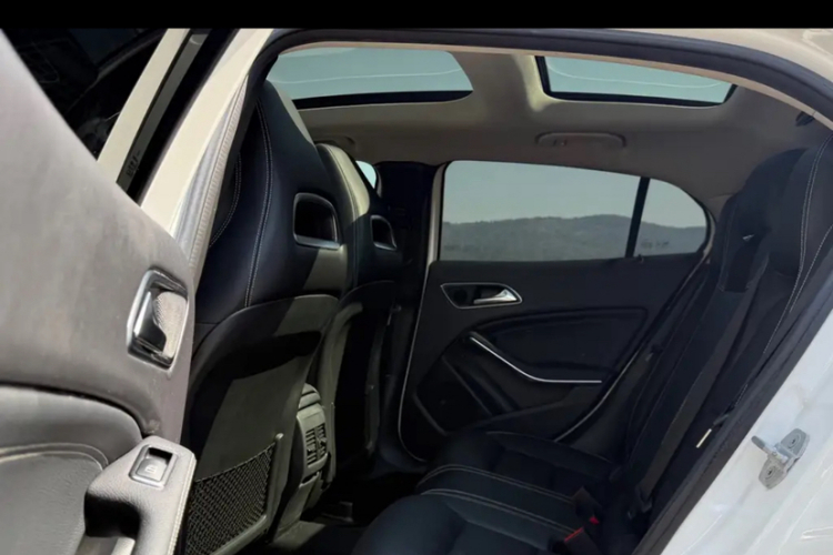 奔驰GLA 2017款 GLA 200 动感型中控内饰7005