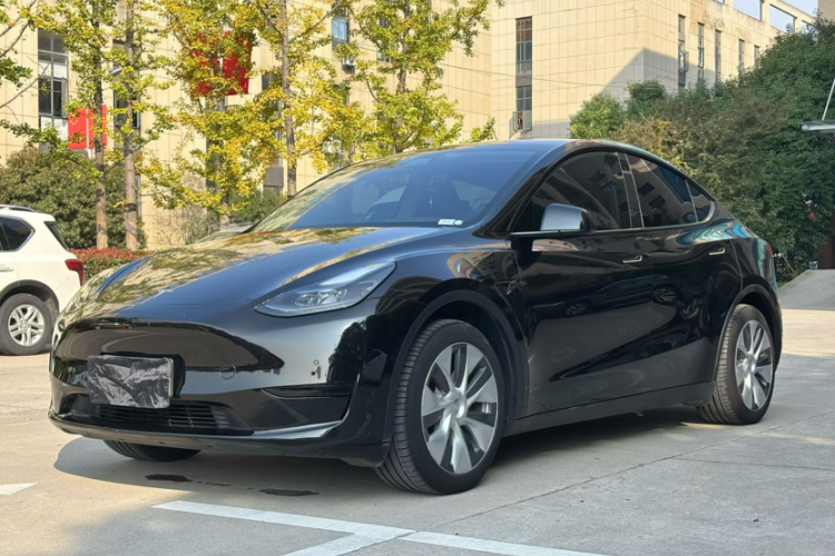 特斯拉 Model Y 2022款 改款 后轮驱动版车身外观1