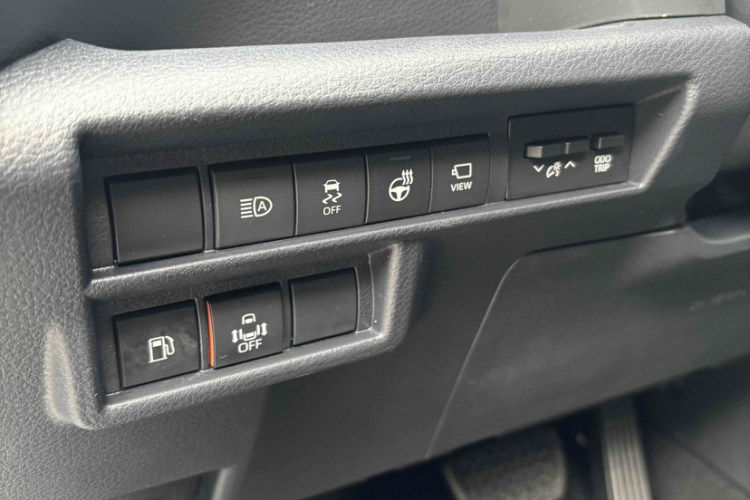 丰田 格瑞维亚 2023款 2.5L混动 旗舰VIP版中控内饰7006