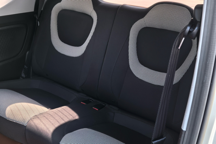 五菱汽车 宏光MINIEV 2024款 第三代 215km 进阶版中控内饰7003