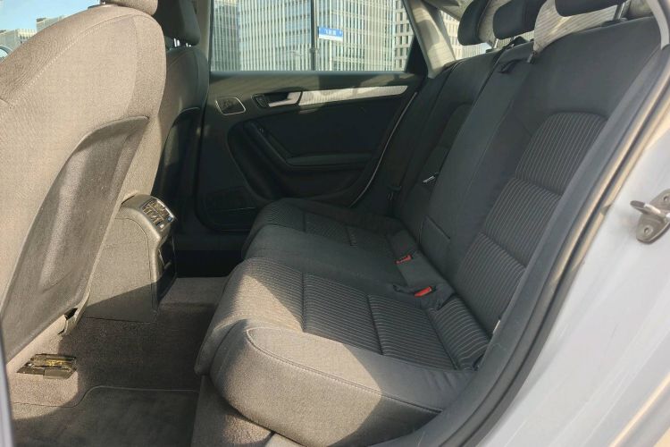 奥迪A4L 2016款 35 TFSI 自动标准型中控内饰7001