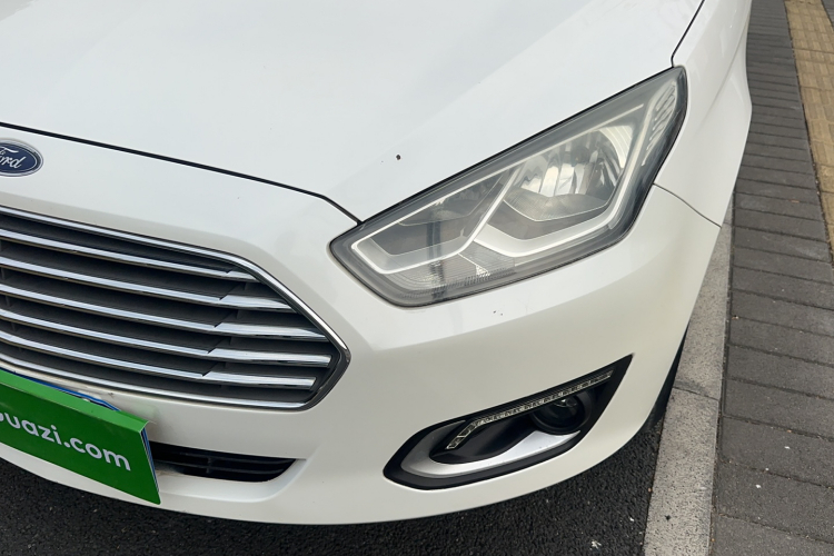 福特 福睿斯 2015款 1.5L 自动舒适型局部细节36