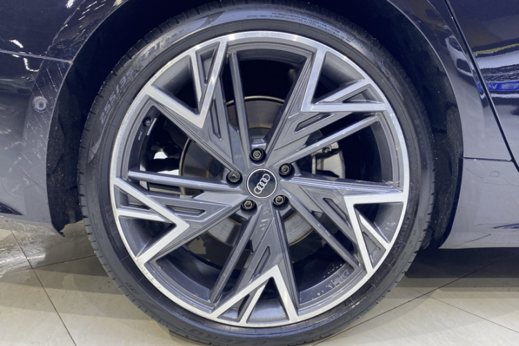 奥迪A7L 2024款 45 TFSI quattro S-line 黑武士版车身外观6006