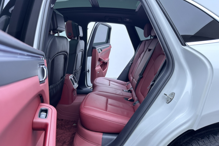 保时捷 2022款 Macan 2.0T中控内饰7014