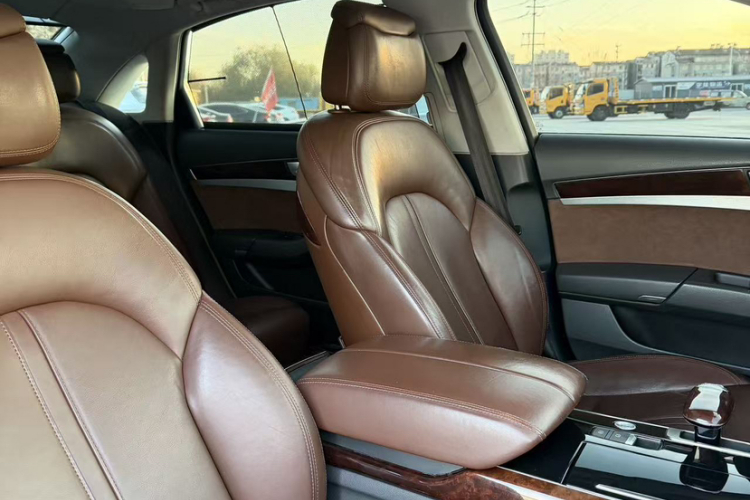 奥迪A8 2013款 A8L 40 hybrid中控内饰7002