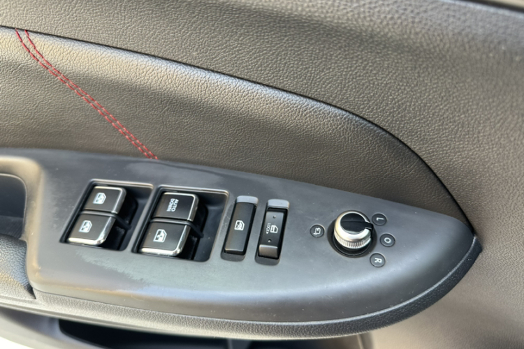 长安CS75 2015款 1.8T 自动四驱精英型 国V中控内饰7013