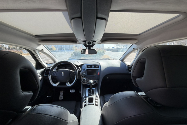 DS 5 2013款 1.6T 雅致版THP200中控内饰7005