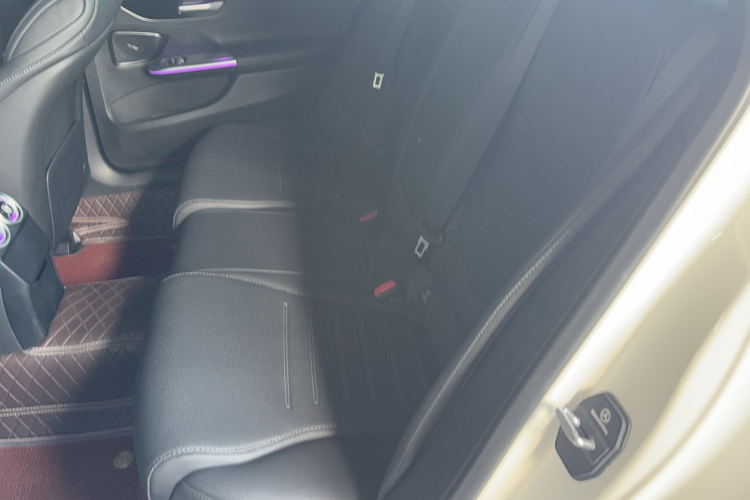 奔驰C级 2025款 改款 C 260 L 运动版中控内饰7001