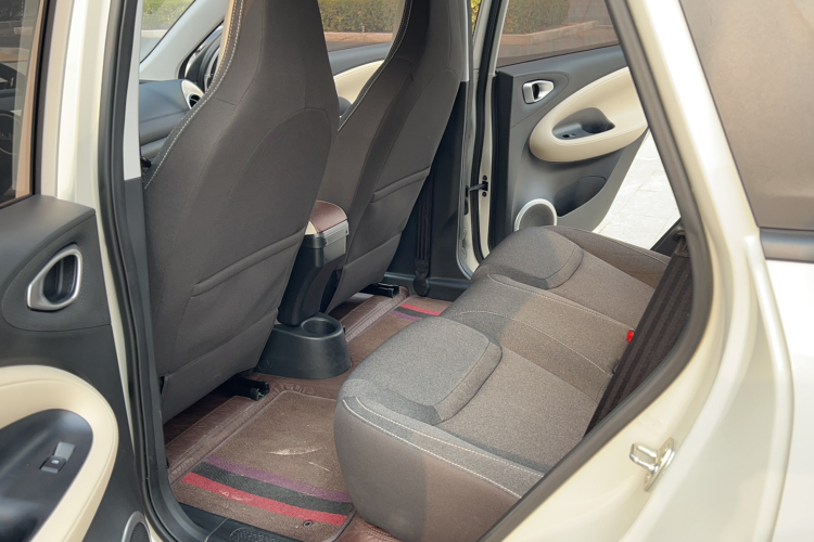 五菱汽车 五菱缤果 2024款 203km 轻享款局部细节9002