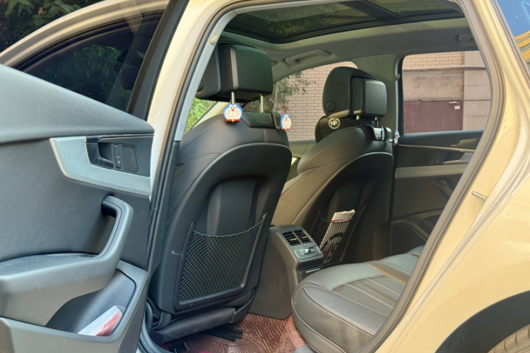 奥迪A4L 2020款 40 TFSI 豪华动感型中控内饰7003