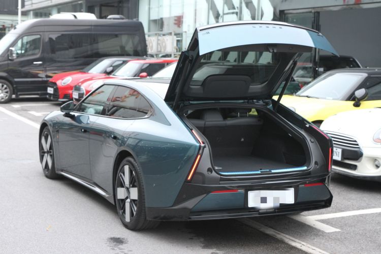 小鹏P7 2025款 750 四驱高性能 Ultra车身外观6002