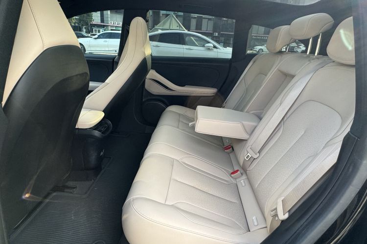 蔚来ET5 2022款 75kWh中控内饰7010