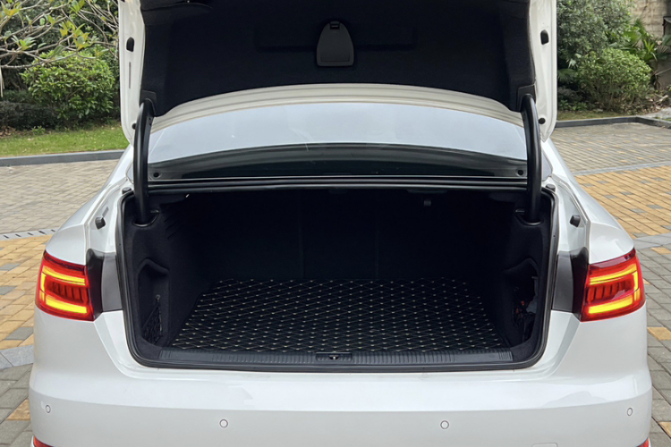 奥迪A4L 2019款 40 TFSI 时尚型 国VI局部细节23