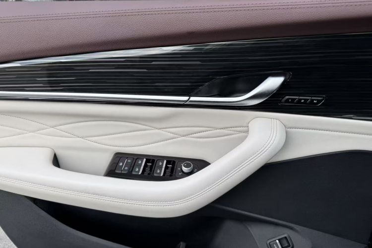 吉利汽车 星越L 2021款 2.0TD DCT EVO两驱智尊型中控内饰7009