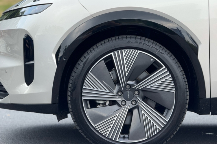 领克08 EM-P 2023款 220km 四驱性能Halo车身外观6006