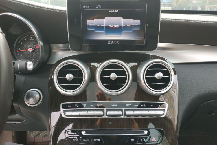 奔驰GLC 2019款 改款 GLC 260 L 4MATIC 豪华型局部细节16