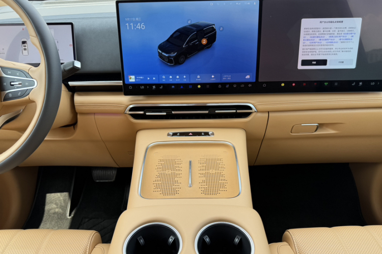 岚图汽车 岚图梦想家 2025款 PHEV 四驱尊贵鲲鹏版局部细节18